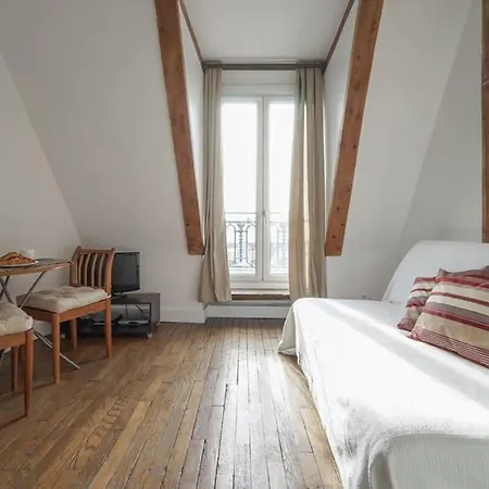 Saint Germain- Joli Pied A Terre Ideal De 2 Pieces Appartamento