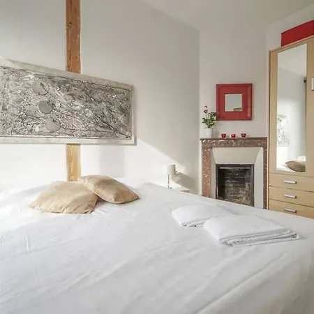 Saint Germain- Joli Pied A Terre Ideal De 2 Pieces * Paris